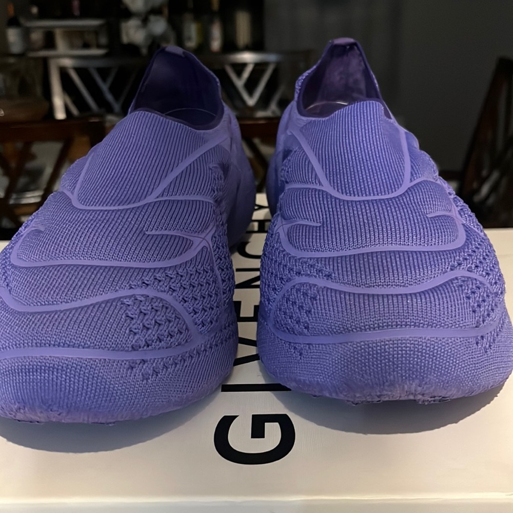 Givenchy NIB sneakers ultraviolet size 38